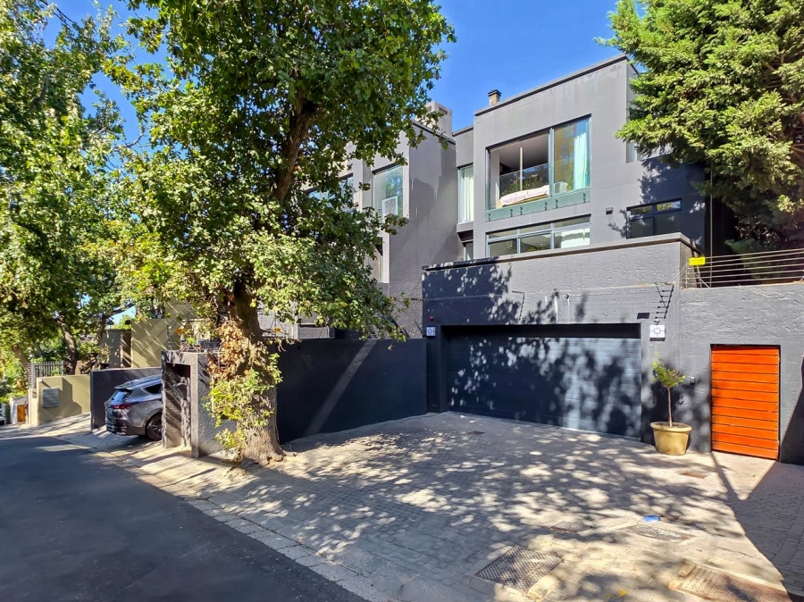 To Let 4 Bedroom Property for Rent in Higgovale Western Cape